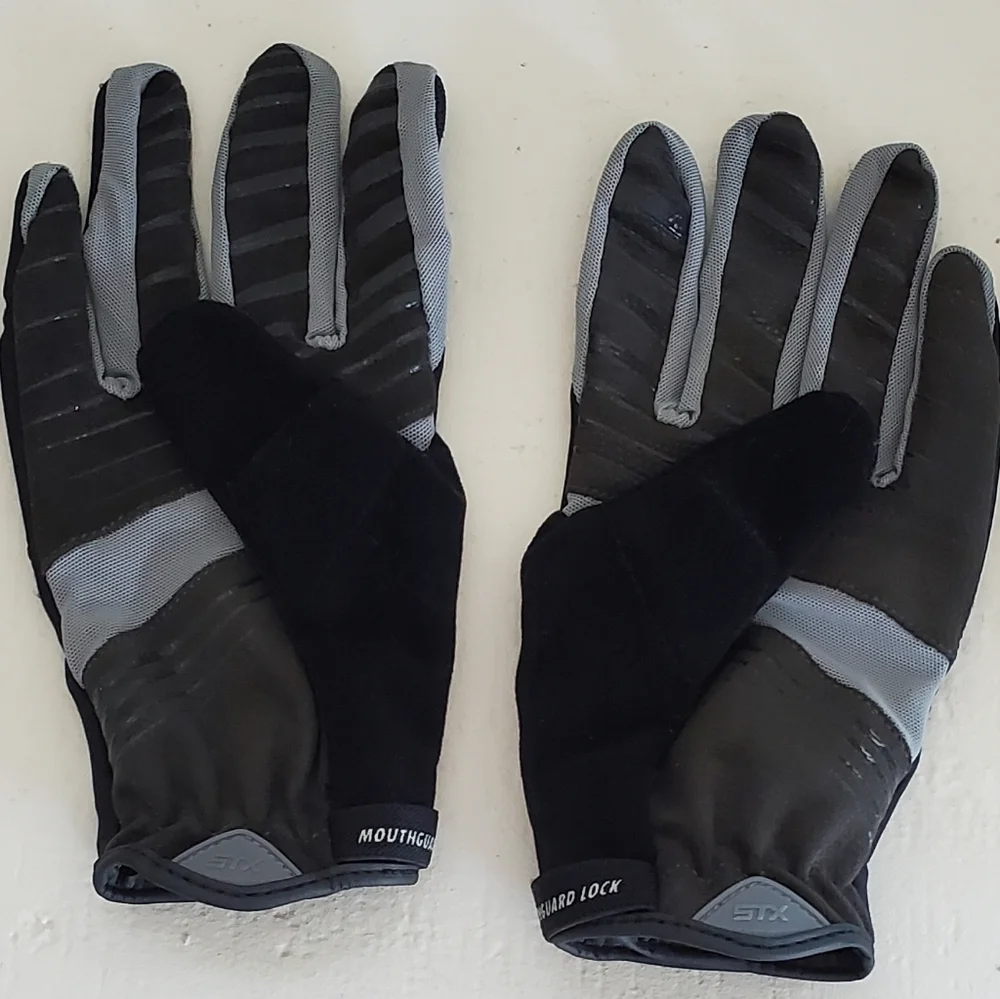 STX LaCrosse Strike Grip Gloves, Black/Grey, Wm Large, NEAR NEW